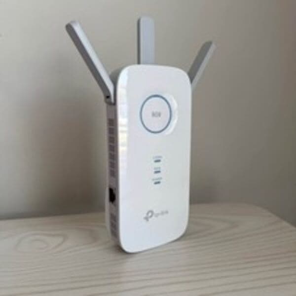 RE550 — répéteur WiFi AC1900