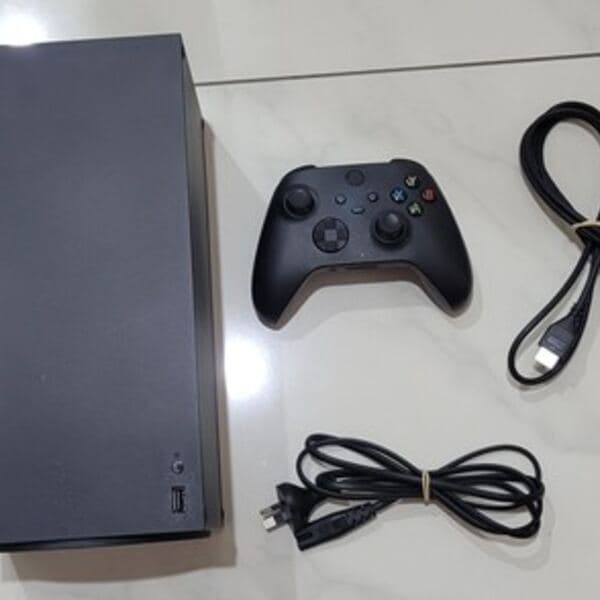 Xbox Series X — 1 To + manette